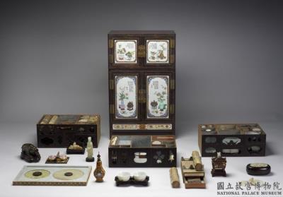 图片[3]-Sandlewood cabinet with porcelain panels of antiquities, Qing dynasty, Qianlong reign (1736-1795)-China Archive